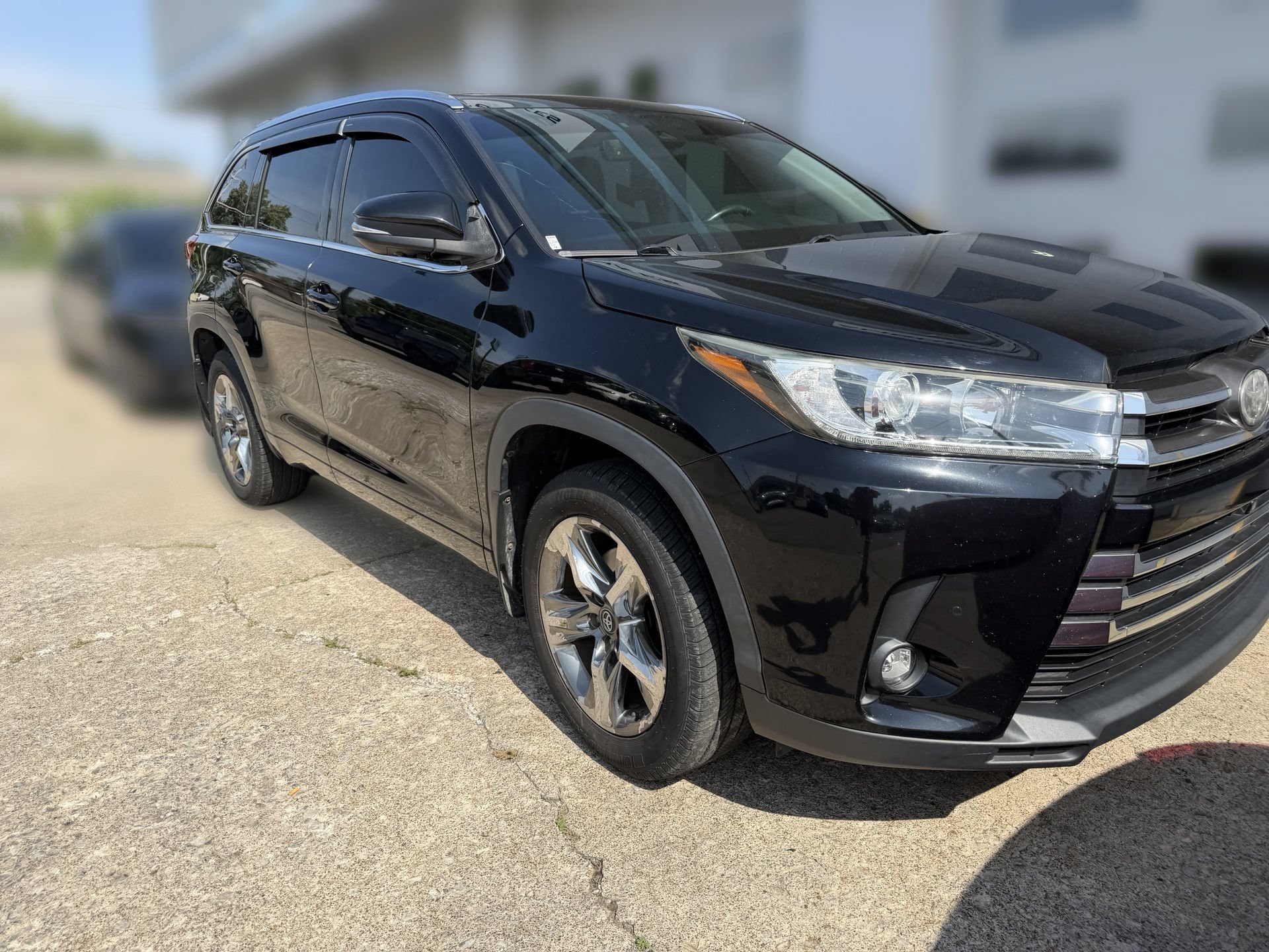 Used 2019 Toyota Highlander Limited Platinum AWD/4WD image 2