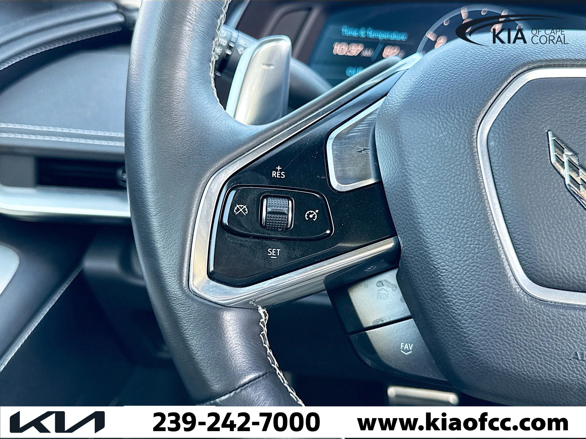 Used 2021 Chevrolet Corvette Stingray Convertible w/ 1LT image 32