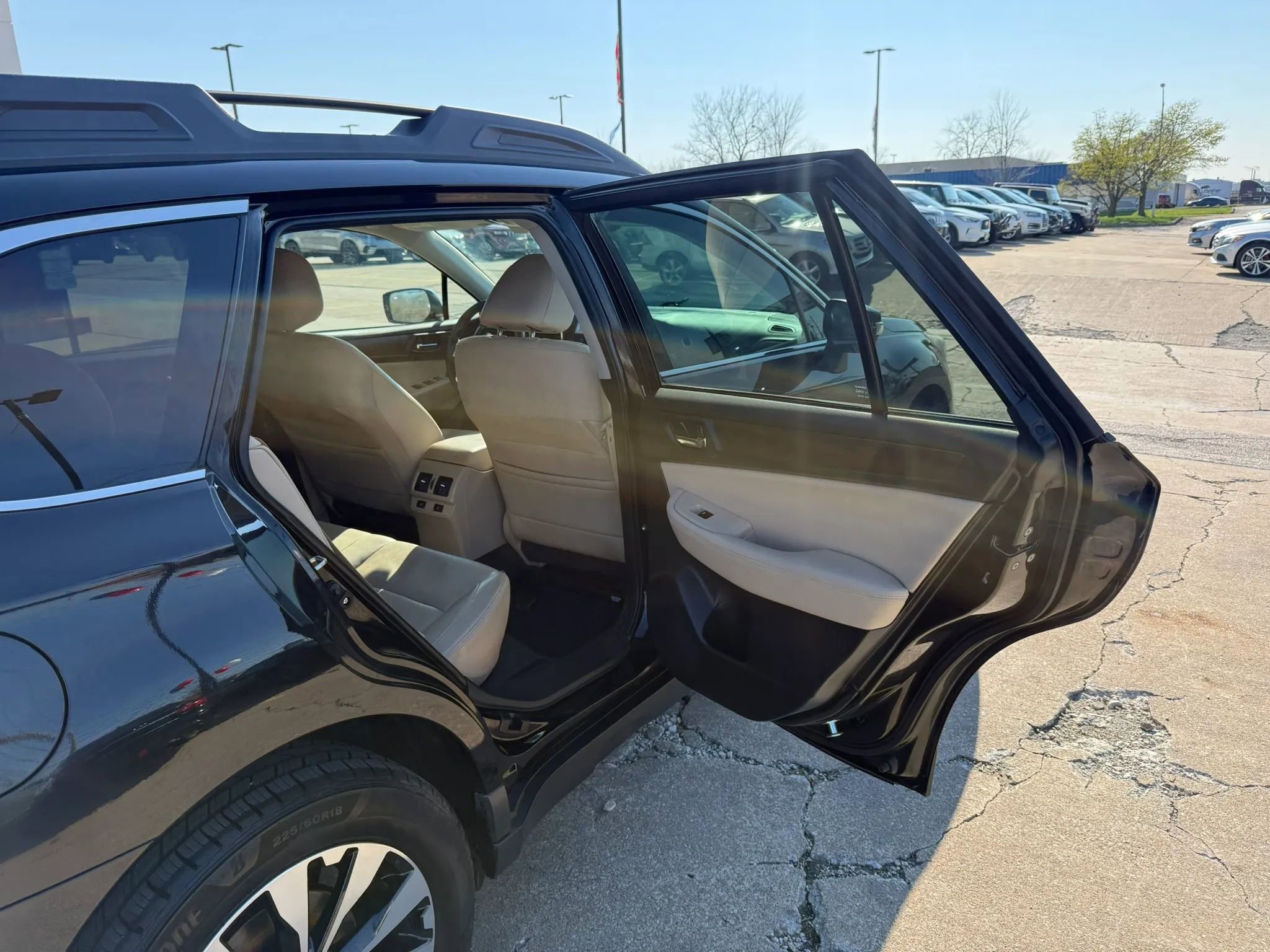 Used 2017 Subaru Outback 2.5i Limited AWD/4WD image 23