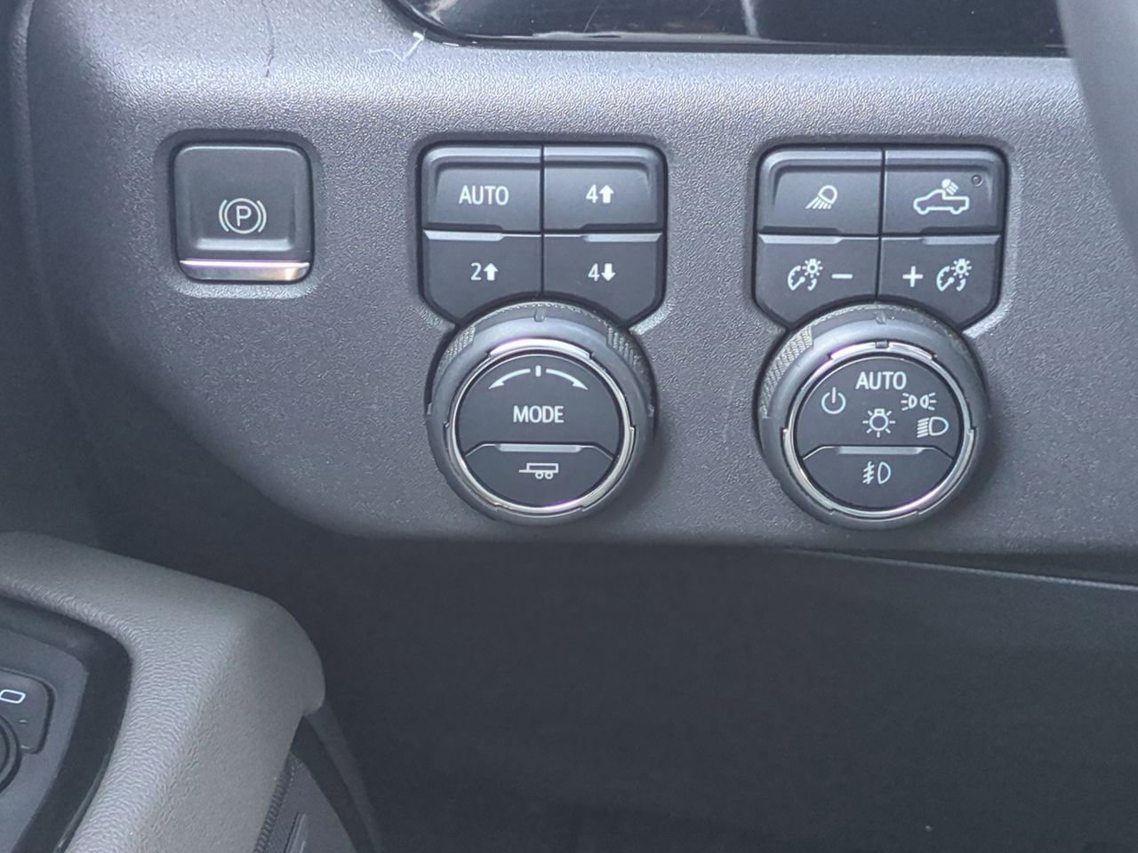 Used 2023 Chevrolet Silverado 1500 ZR2 AWD/4WD image 18