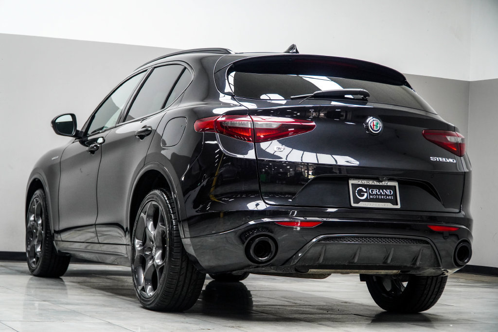 Used 2023 Alfa Romeo Stelvio Veloce AWD/4WD image 16