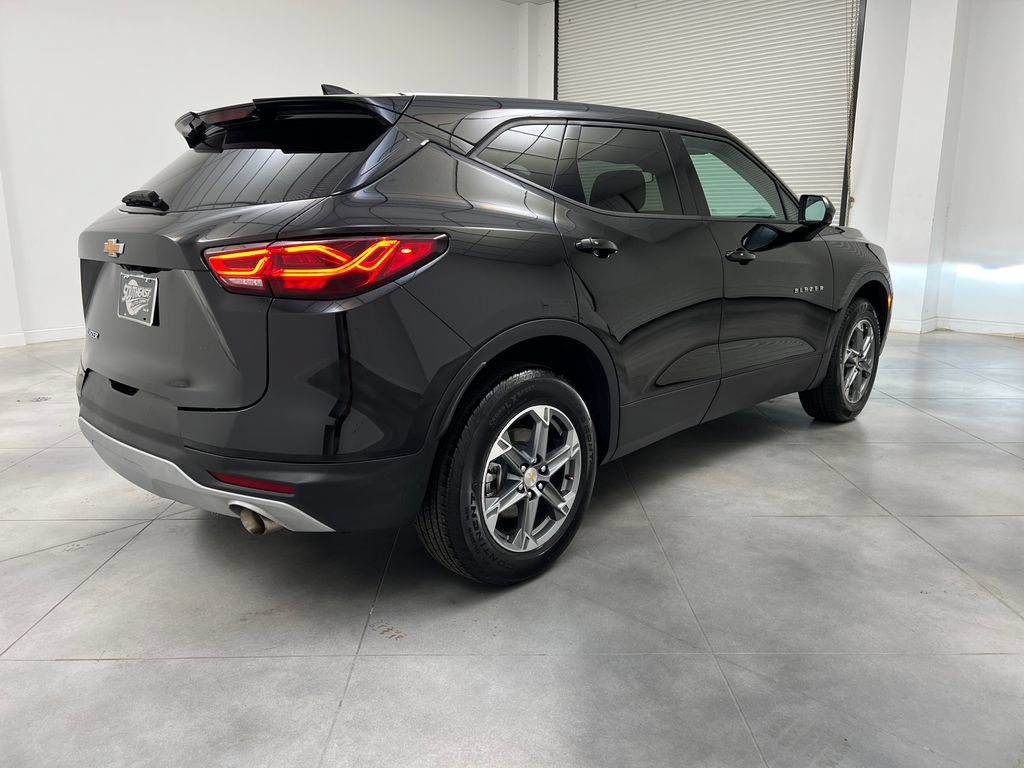 Used 2025 Chevrolet Blazer LT FWD image 9