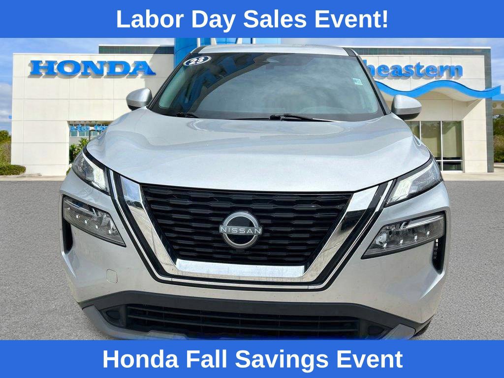 Used 2023 Nissan Rogue SV FWD image 2