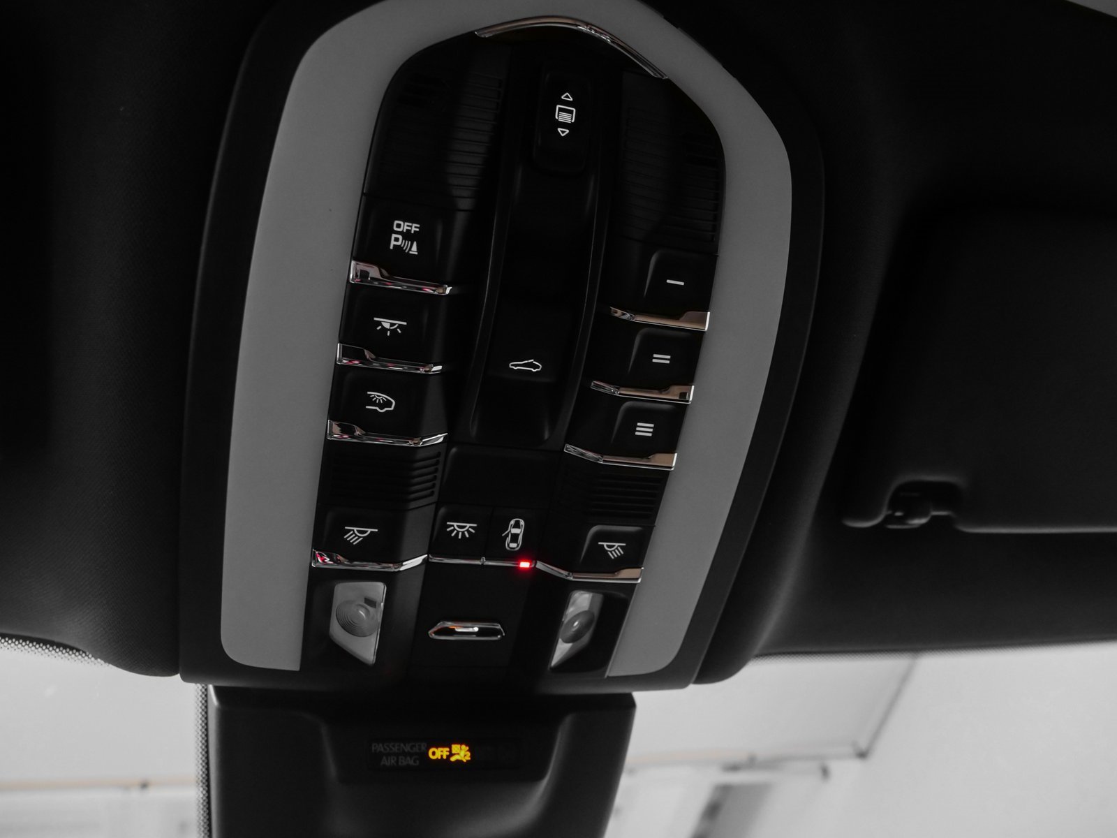 Used 2025 Porsche Macan image 33