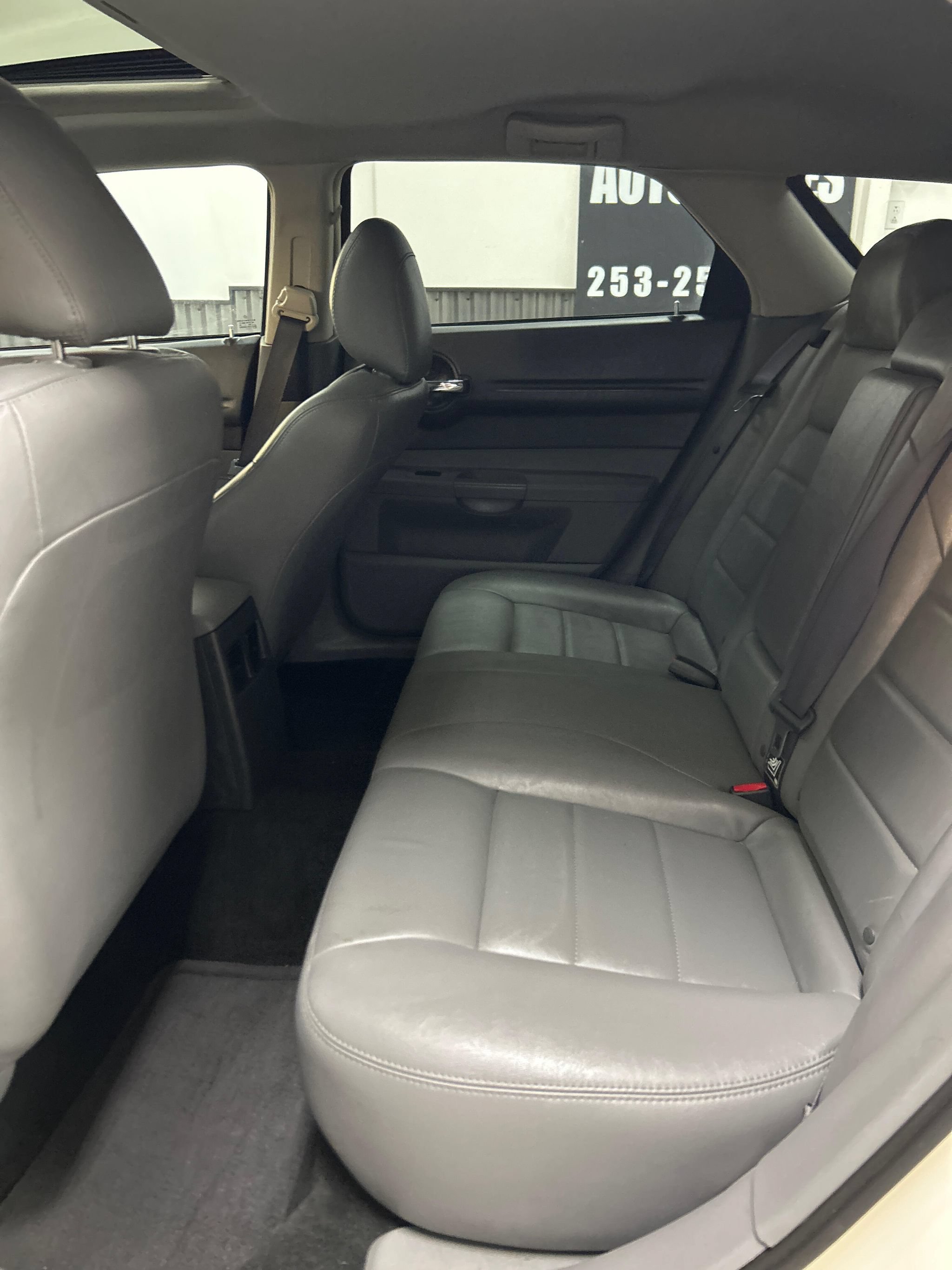 Used 2005 Dodge Magnum R/T w/ Convenience Group II RWD image 10