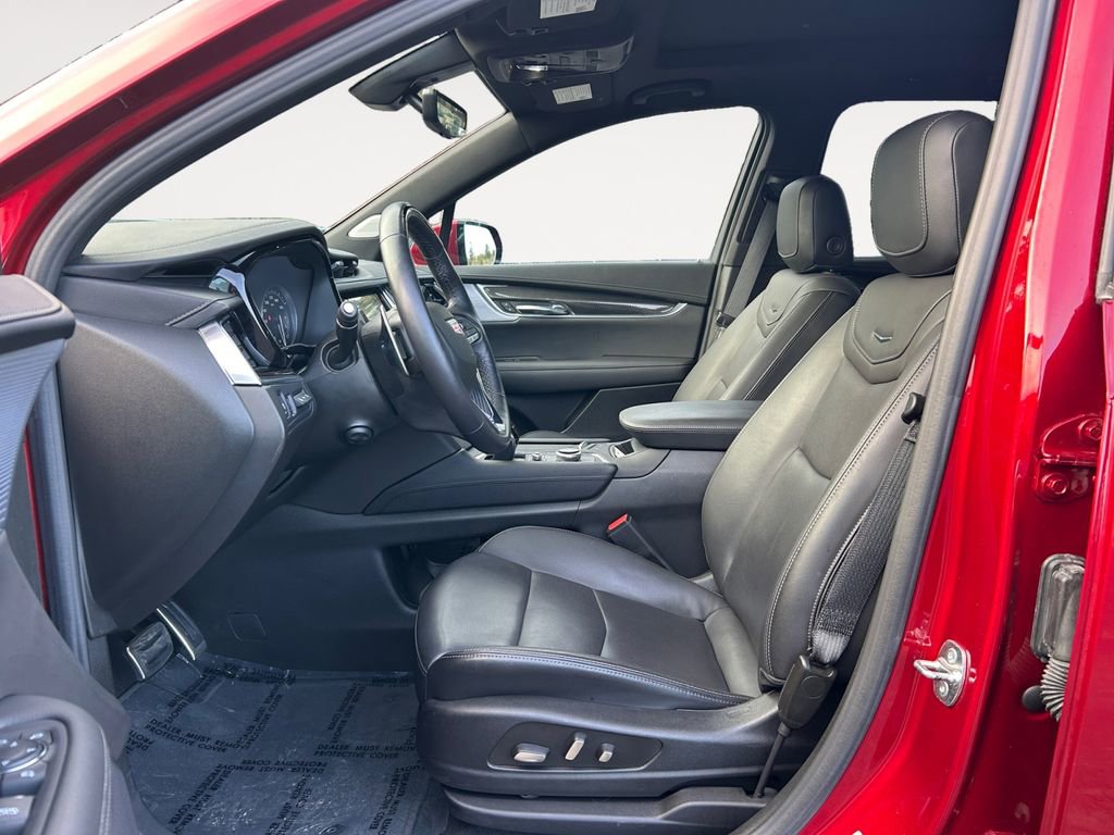 Used 2024 Cadillac XT6 Sport w/ Technology Package image 15
