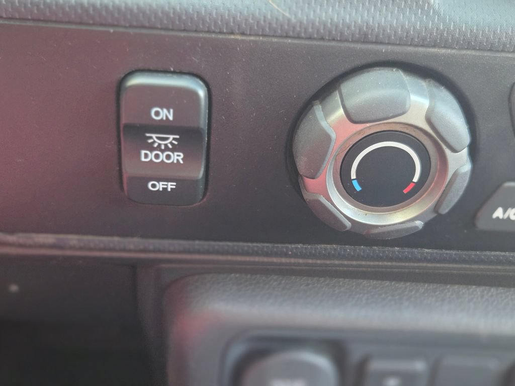 Used 2014 Honda Ridgeline SE image 41