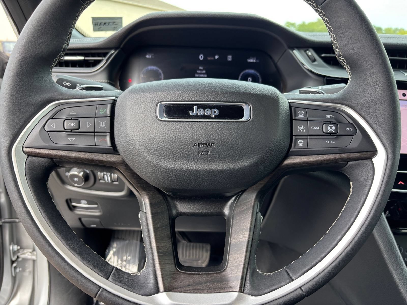 Used 2026 Jeep Grand Cherokee Limited AWD/4WD image 30