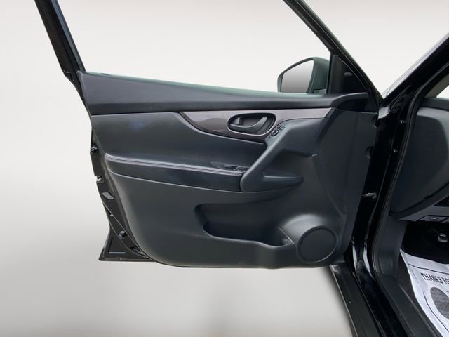 Used 2019 Nissan Rogue S image 16