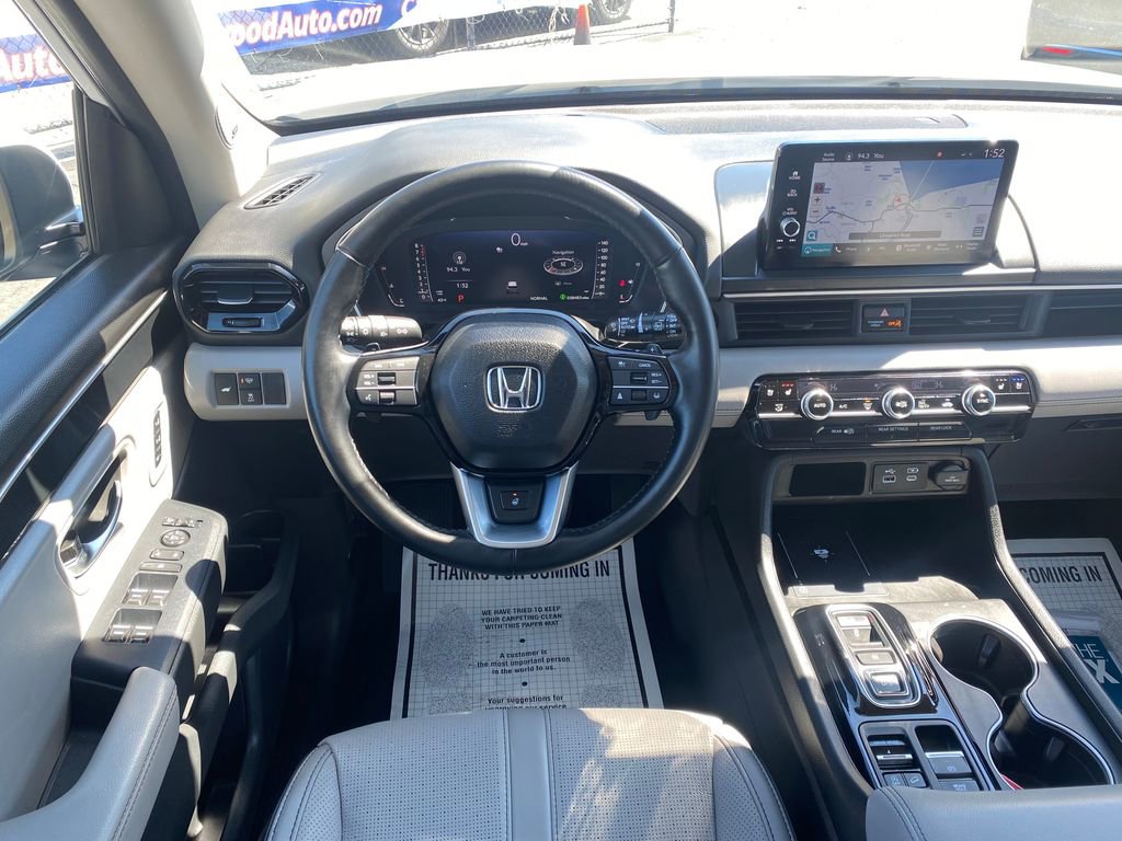 Used 2025 Honda Pilot Elite image 24