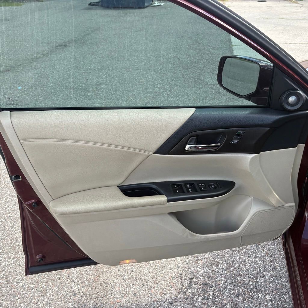 Used 2014 Honda Accord Touring image 10