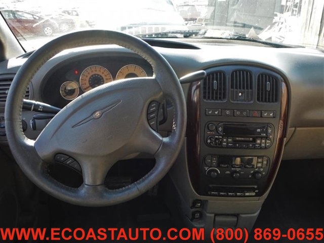 Used 2002 Chrysler Town & Country Limited image 9