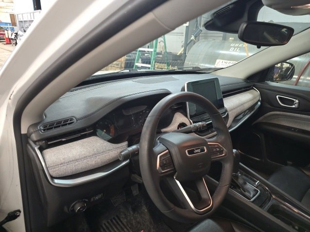 Used 2022 Jeep Compass Latitude image 11