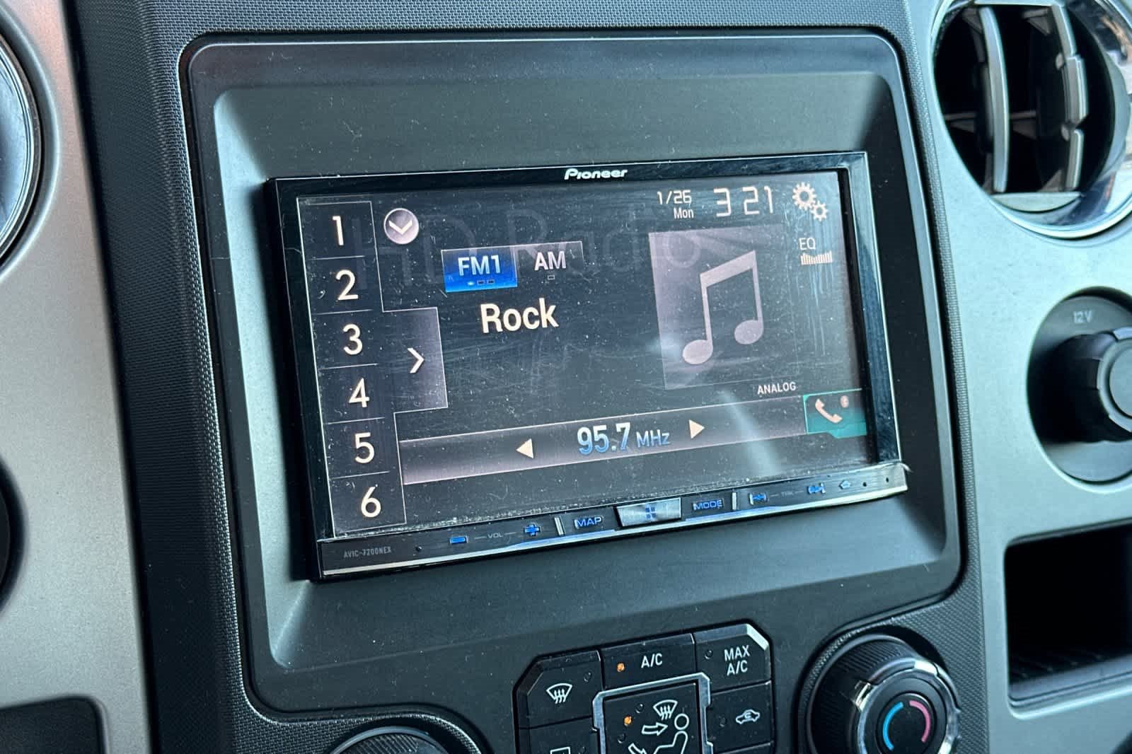 Used 2013 Ford F150 XLT w/ XLT Chrome Pkg image 17