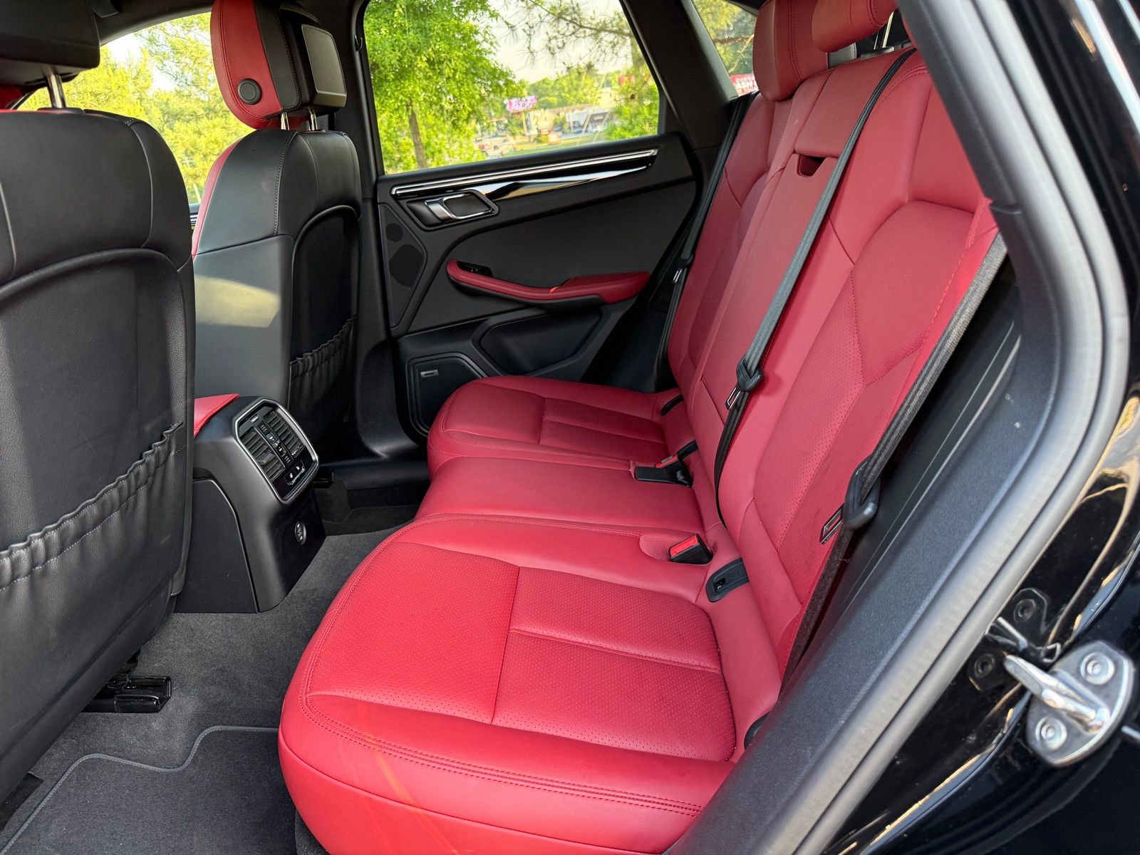 Used 2019 Porsche Macan AWD/4WD image 40