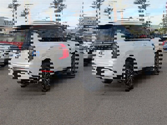 Used 2025 Nissan Armada SL image 6