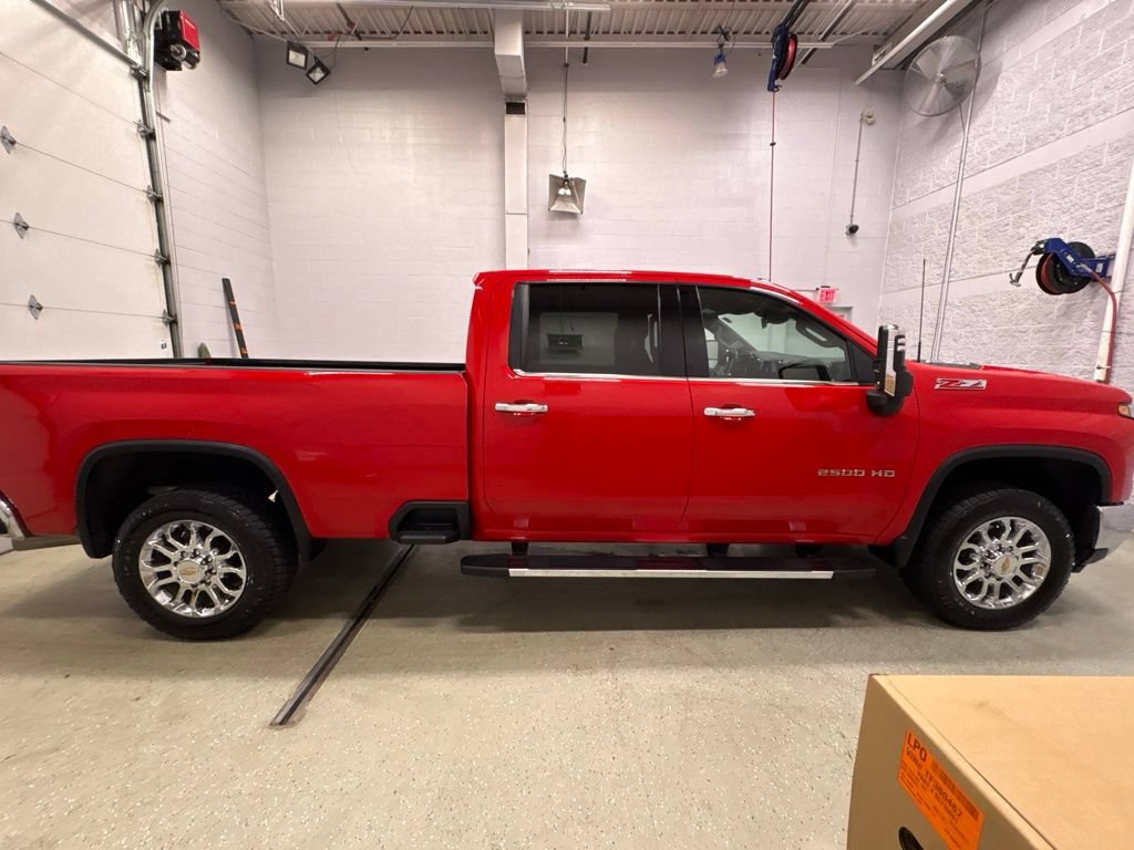 Used 2024 Chevrolet Silverado 2500 LTZ w/ LTZ Convenience Package AWD/4WD image 3