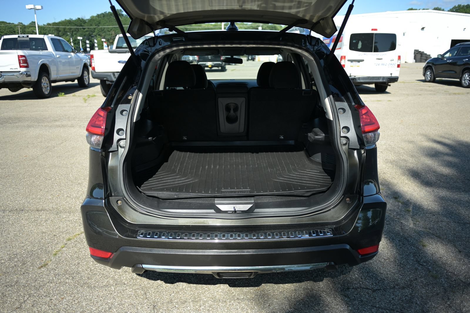 Used 2017 Nissan Rogue SV AWD/4WD image 38