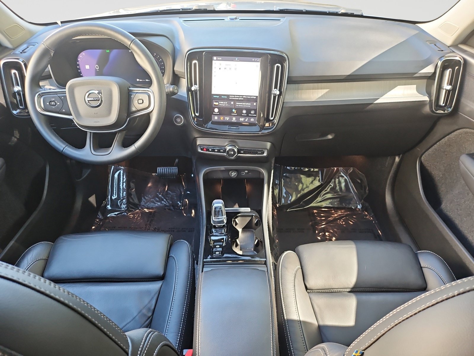 Used 2023 Volvo XC40 B5 Plus w/ Driver Assist Package AWD/4WD image 15