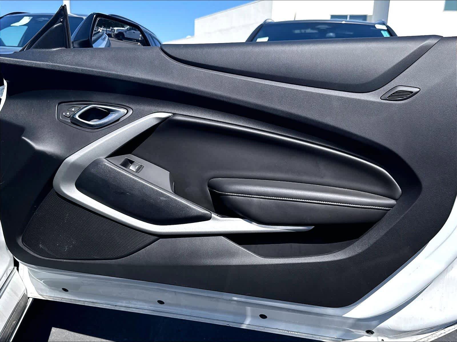 Used 2017 Chevrolet Camaro SS RWD image 27