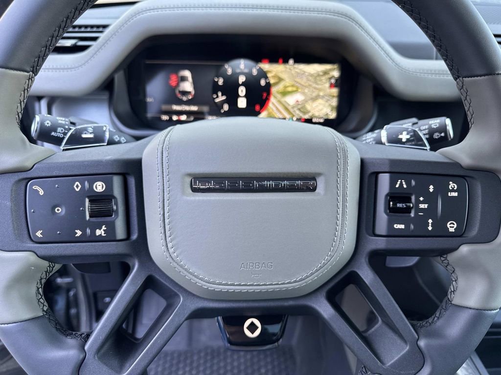 Used 2025 Land Rover Defender 110 image 29