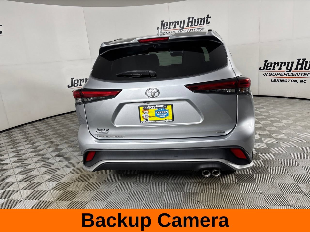 Used 2023 Toyota Highlander XSE FWD image 9