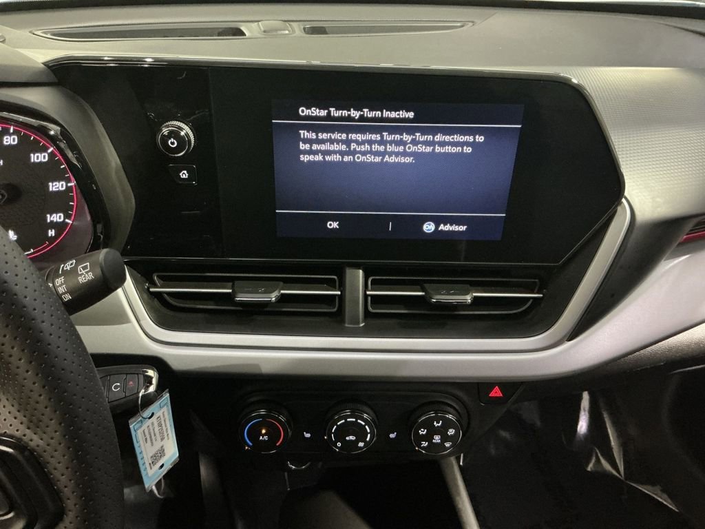 Used 2025 Chevrolet Trax RS w/ Driver Confidence Package image 28