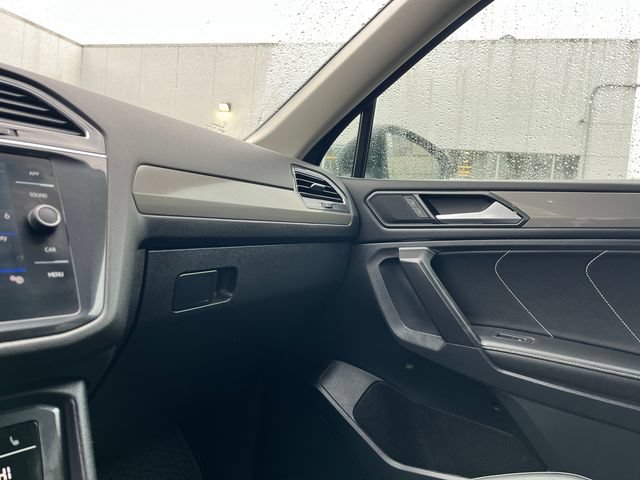 Used 2023 Volkswagen Tiguan SE AWD/4WD image 19
