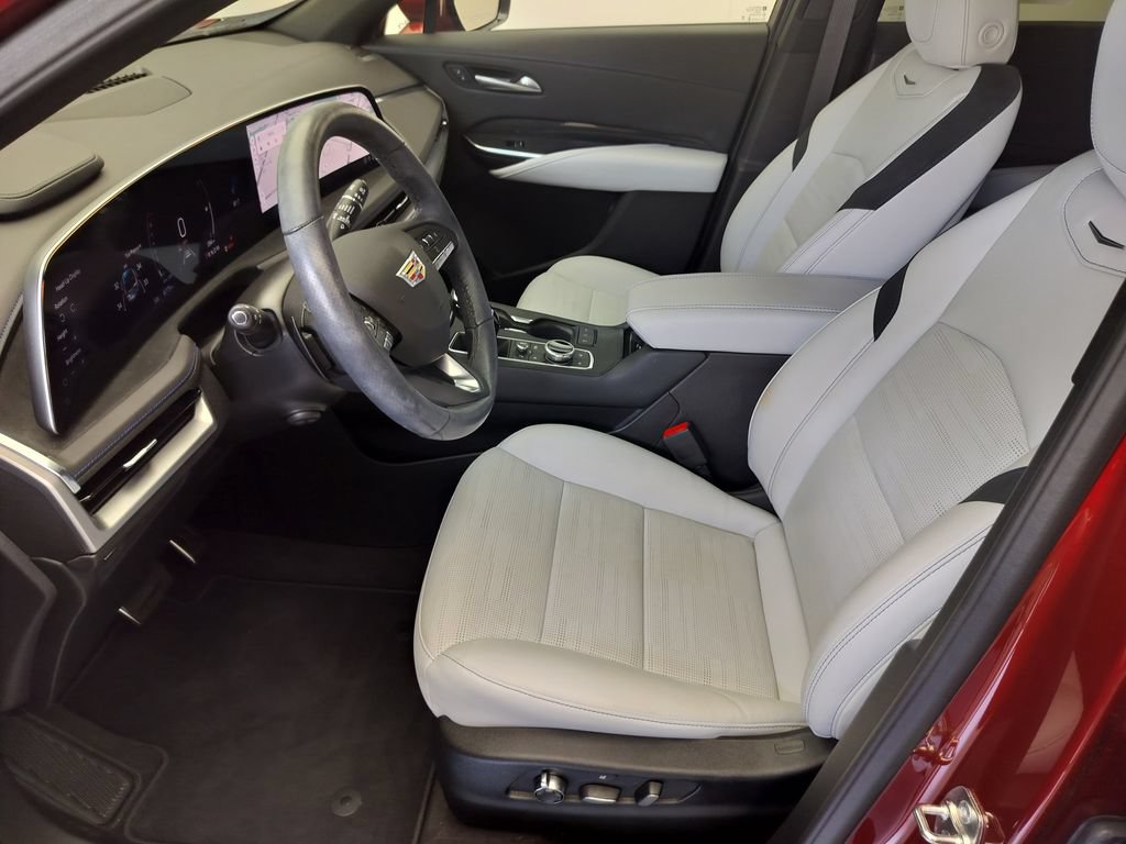 Used 2025 Cadillac XT4 Sport FWD image 9