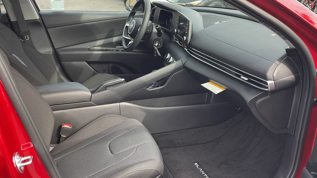 Used 2026 Hyundai Elantra SE FWD image 30