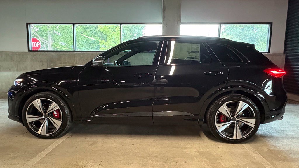 New 2026 Audi SQ5 Prestige AWD/4WD image 2