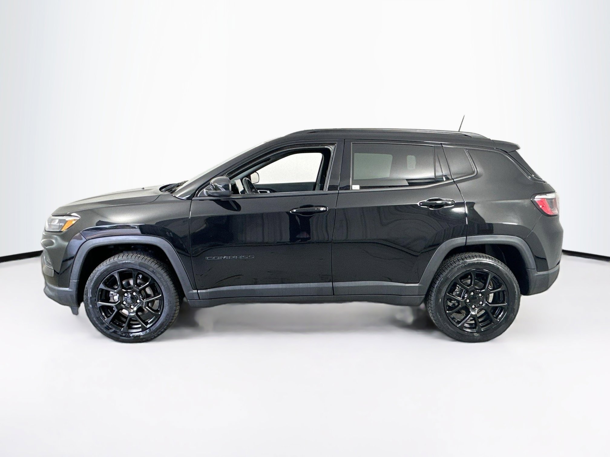 Used 2022 Jeep Compass Altitude w/ Sun and Sound Group AWD/4WD image 8