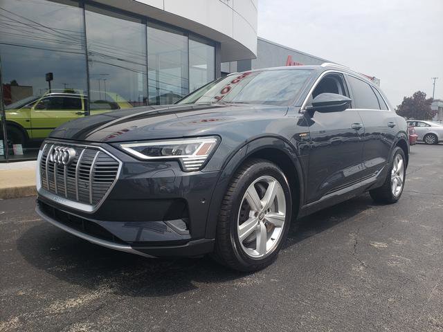 Used 2019 Audi e-tron Prestige w/ Prestige Package AWD/4WD image 2