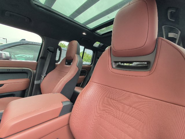 Certified 2025 Land Rover Defender 110 AWD/4WD image 7
