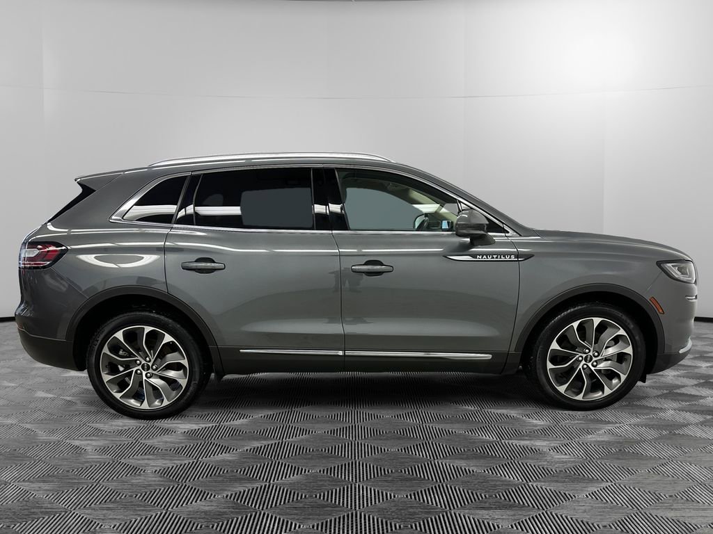 Used 2022 Lincoln Nautilus Reserve w/ Luxury Package image 6