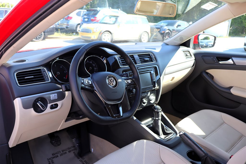 Used 2015 Volkswagen Jetta TDI SE FWD image 16