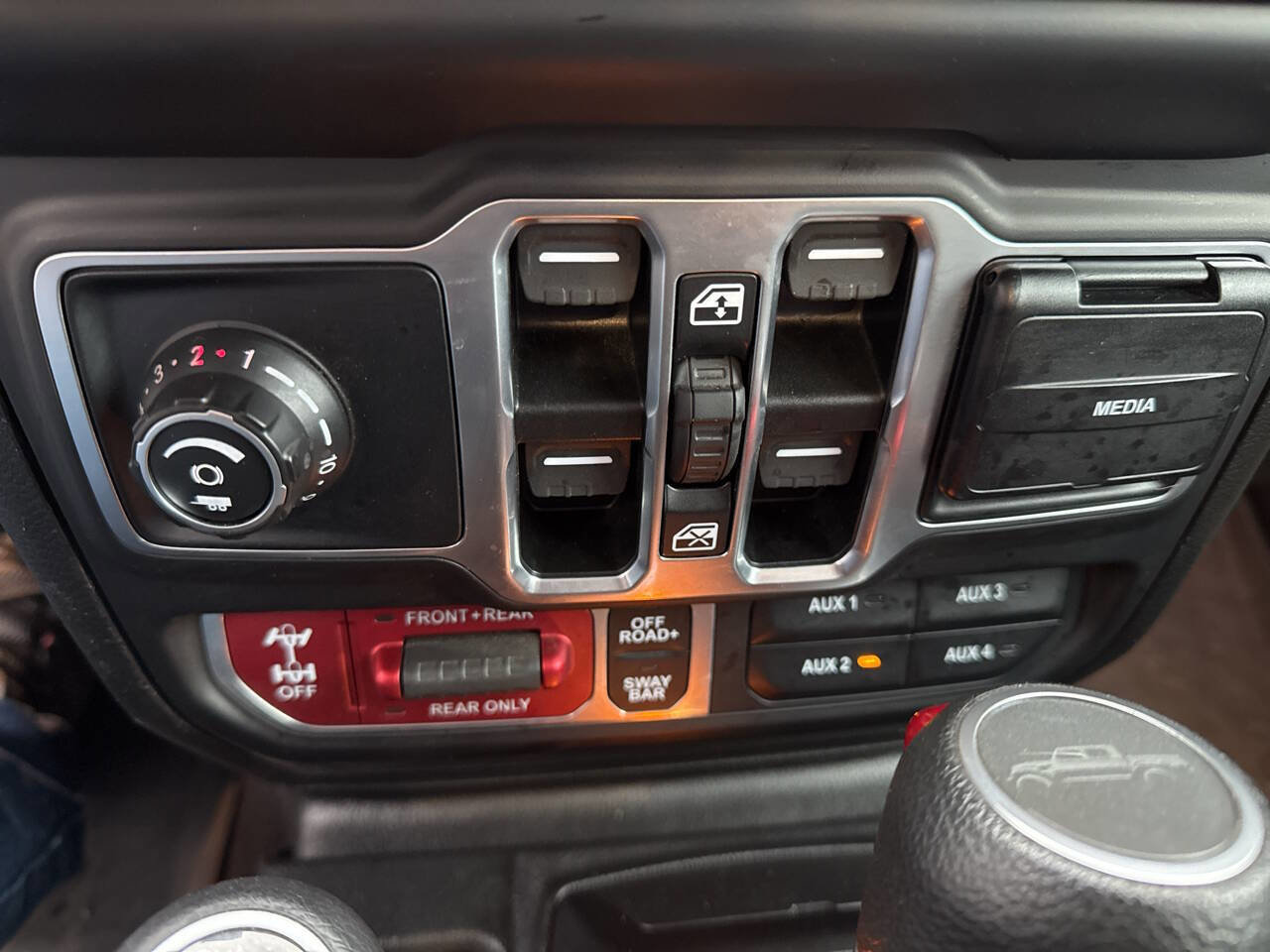 Used 2023 Jeep Gladiator Rubicon w/ Cold Weather Group AWD/4WD image 34