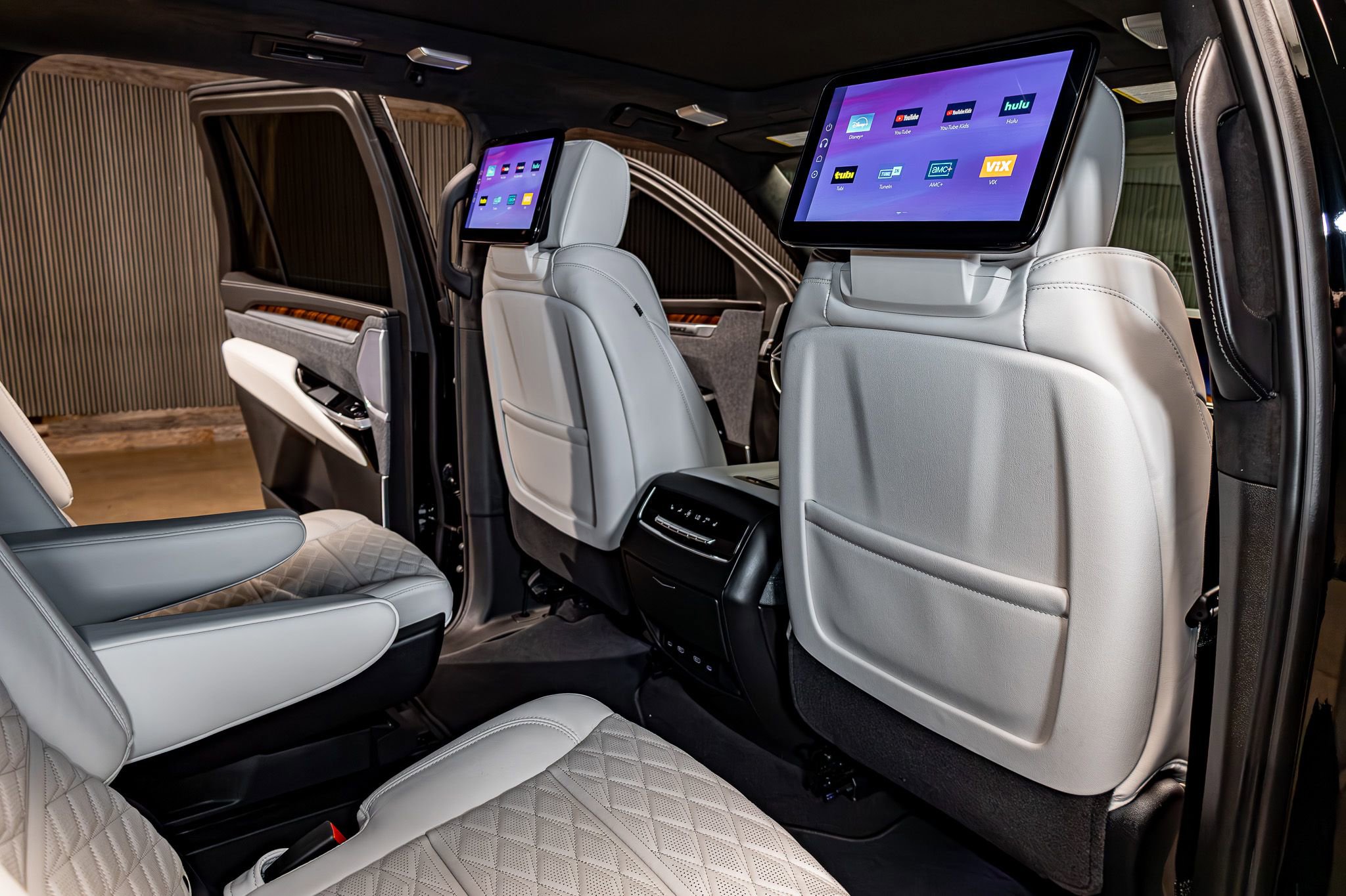 Used 2026 Cadillac Escalade Platinum Sport w/ LPO, ONYX Package image 25