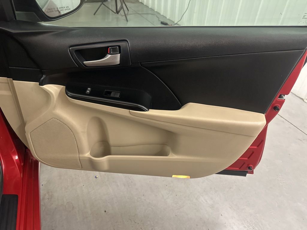 Used 2014 Toyota Camry LE image 32