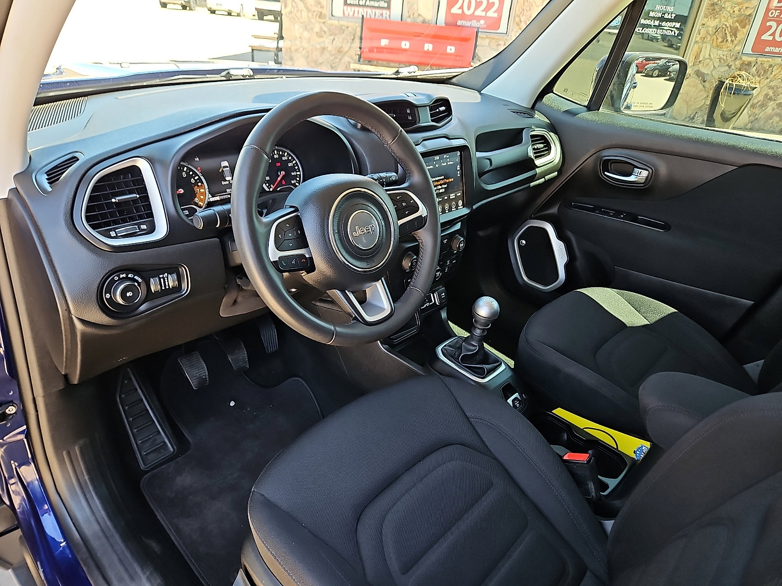 Used 2018 Jeep Renegade Latitude w/ UConnect 8.4 Nav Group image 10