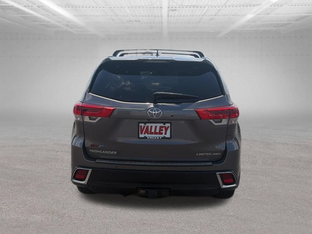 Used 2018 Toyota Highlander Limited AWD/4WD image 10