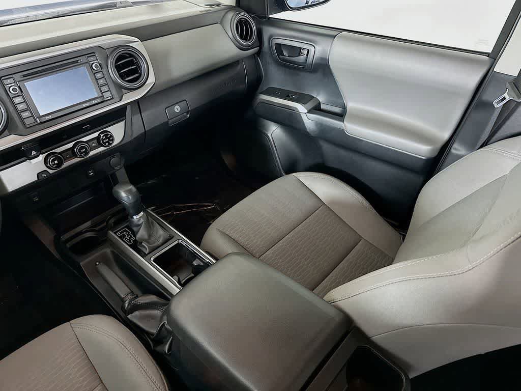 Used 2018 Toyota Tacoma SR5 RWD image 11
