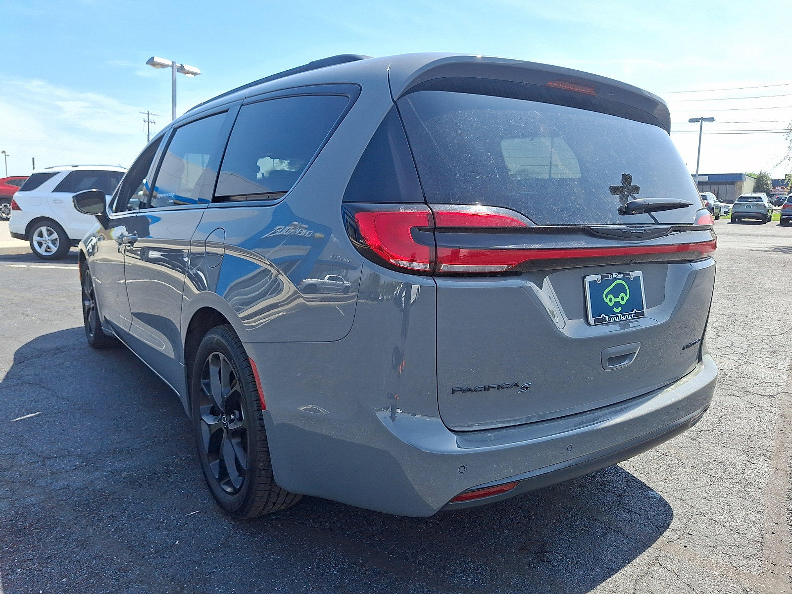 Used 2025 Chrysler Pacifica Limited FWD image 5