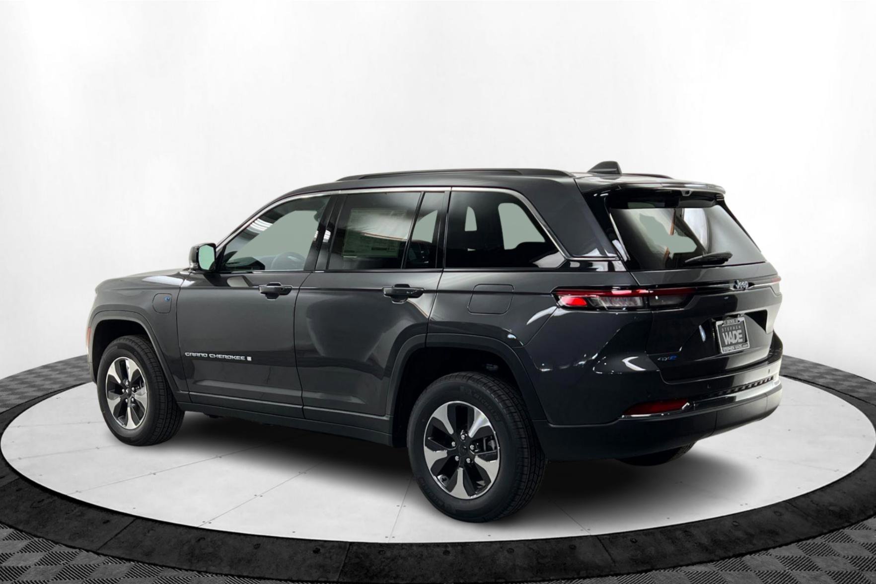 New 2024 Jeep Grand Cherokee Limited 4xe w/ Luxury Tech Group II image 3