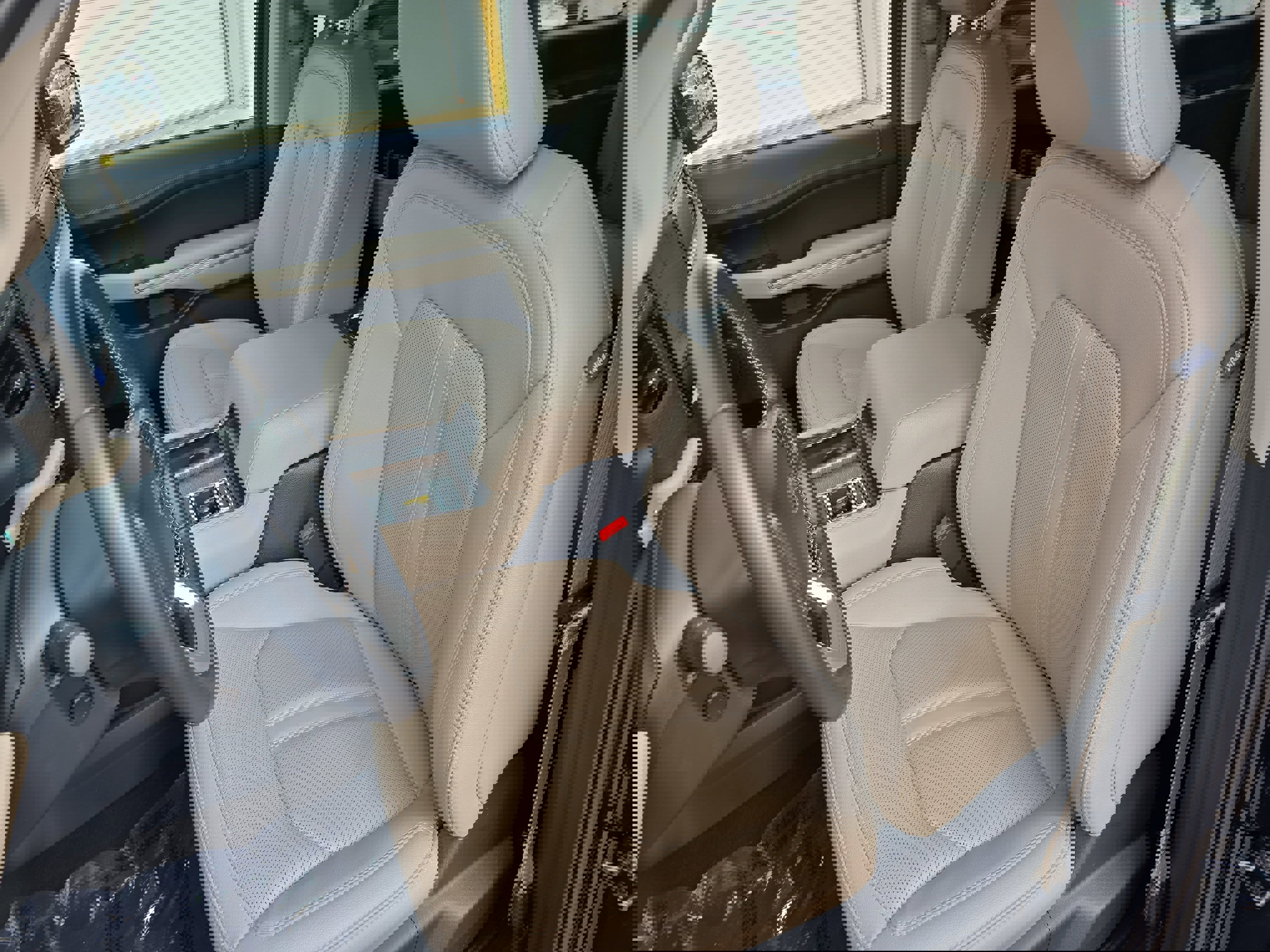 Used 2024 Ford Expedition Limited image 17