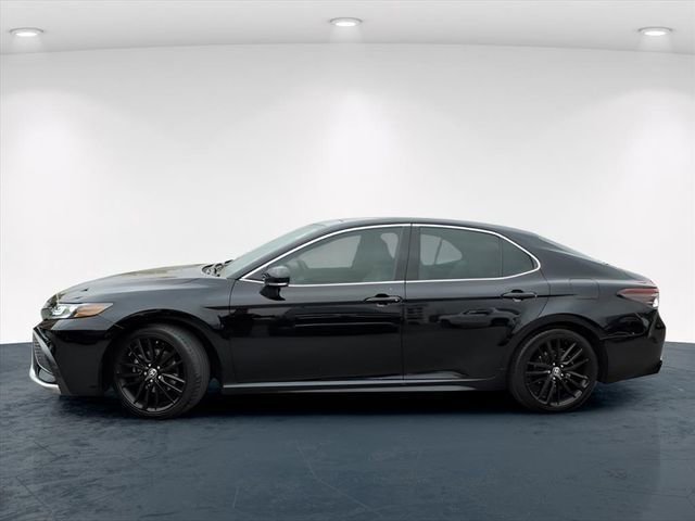 Used 2022 Toyota Camry XSE w/ Navigation Package FWD image 3