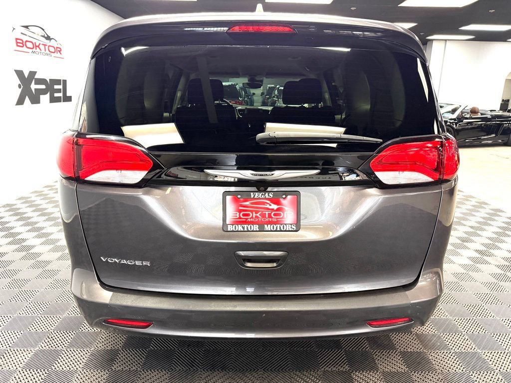 Used 2023 Chrysler Voyager LX FWD image 12