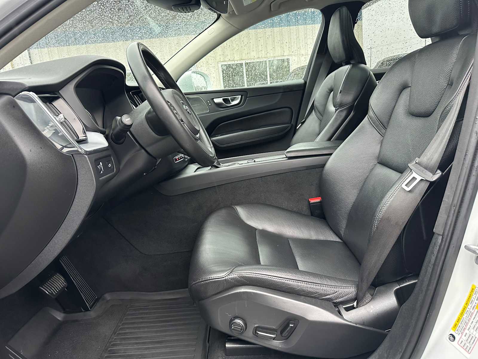 Used 2020 Volvo XC60 T5 Momentum image 19