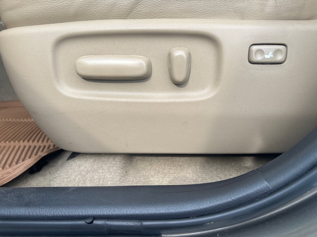 Used 2010 Toyota RAV4 Limited AWD/4WD image 28