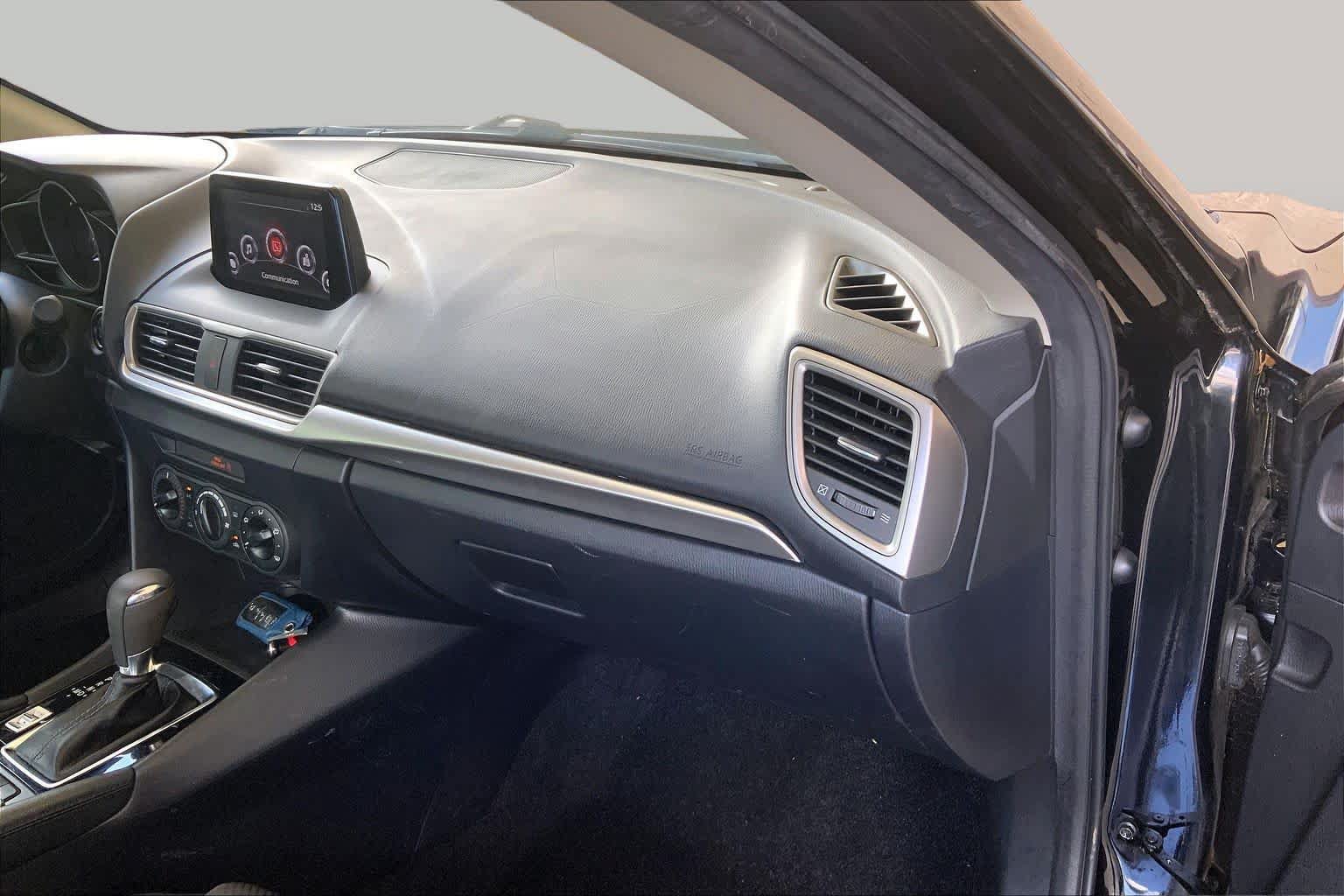 Used 2018 MAZDA MAZDA3 Sport FWD image 18